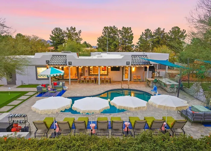 Holiday home Fun-filled Oasis - Pool Pickleball Games Galore