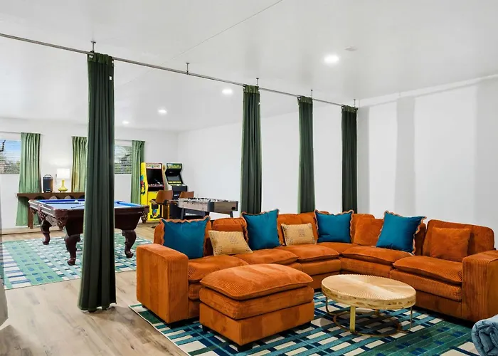 Fun-filled Oasis - Pool Pickleball Games Galore Holiday home *