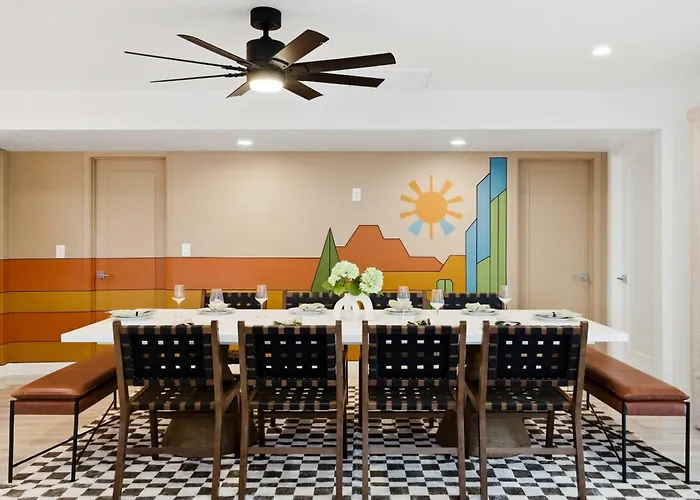 Fun-filled Oasis - Pool Pickleball Games Galore Holiday home