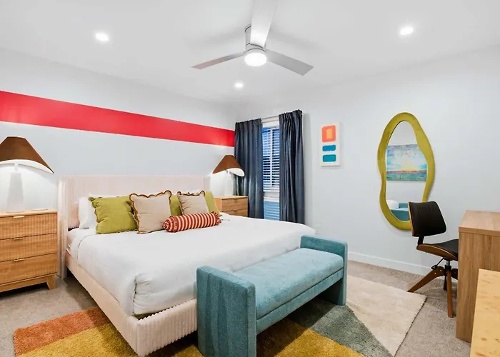 Holiday home Fun-filled Oasis - Pool Pickleball Games Galore *