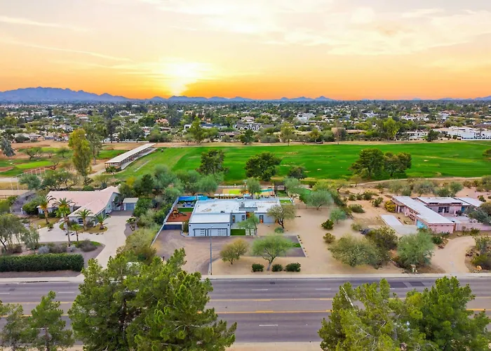 Fun-filled Oasis - Pool Pickleball Games Galore Holiday home *